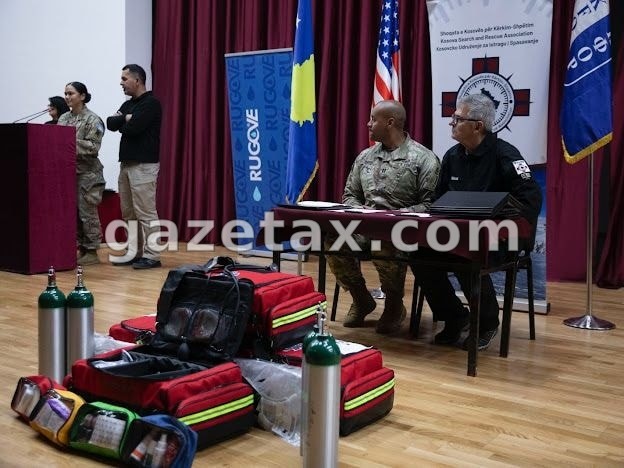 KFOR dhuron pajisje mjekësore për Shoqatën e Kërkim-Shpëtimit të Kosovës