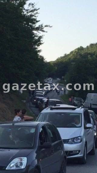 Fluksi në pikat kufitare: 1 km kolonë në Muçibabë