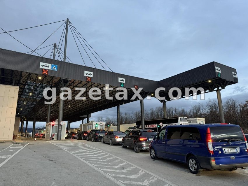 Përditësimi i fundit, deri në dy orë po zgjasin pritjet në këtë pikë kufitare për të dalë nga Kosova