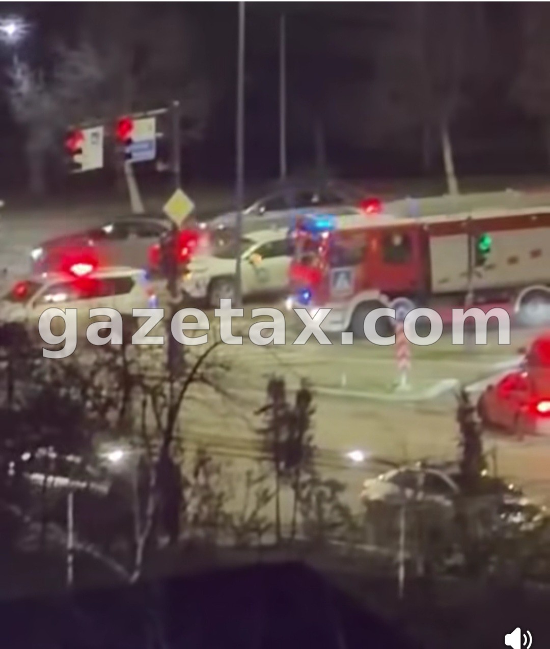 Çfarë po ndodhë, policia, zjarrëfikësat dhe ambulanca, te semaforat afër konvikteve në Prishtinë🚨🚔