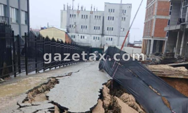 Rrezik i madh në Veterrnik- Shembet një pjesë e rrugës afër banesave