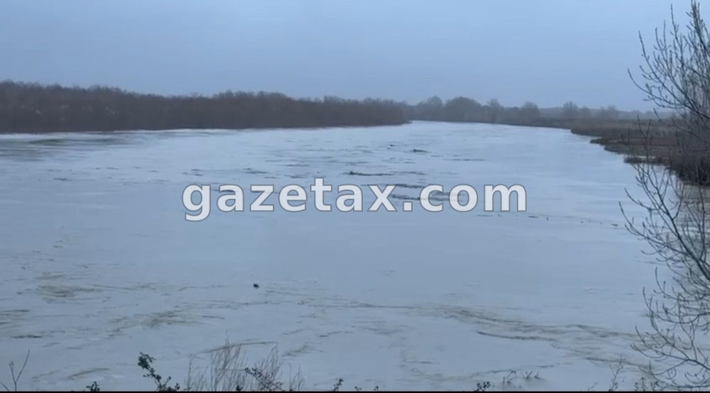 Lumi Vjosa del nga shtrati, 6,8 metra mbi nivelin e detit