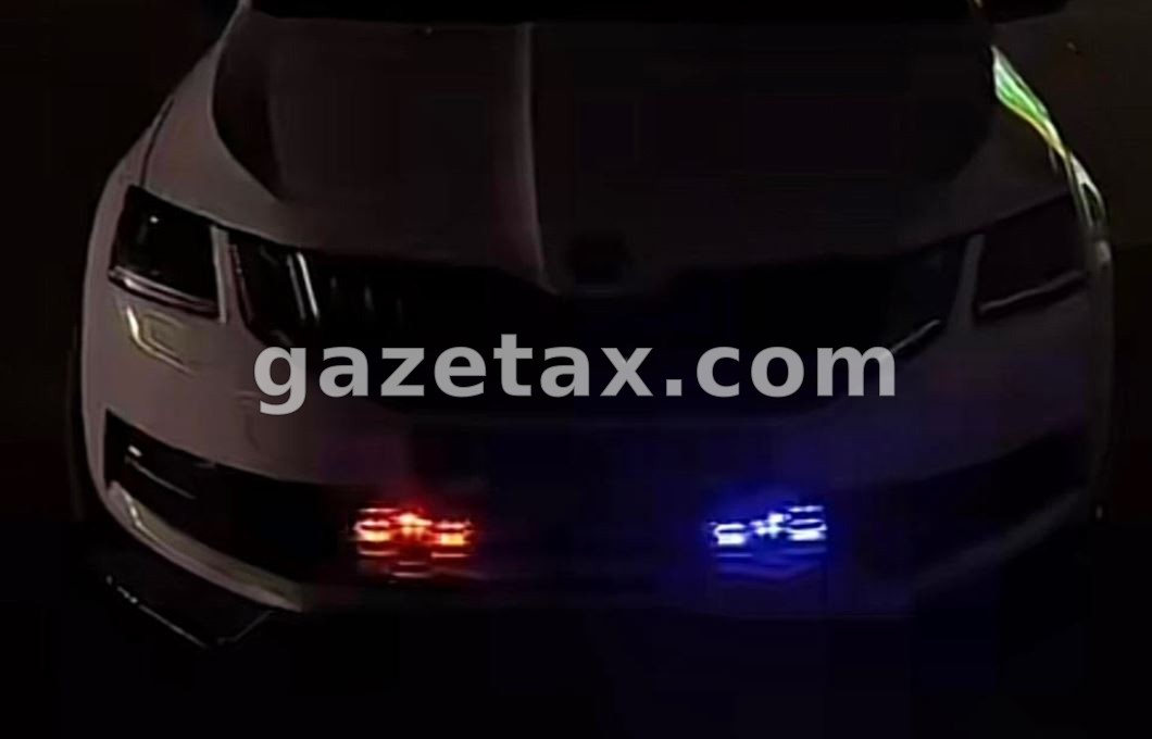 Qarkullonte me drita rotative në veturë, gjobë 500 euro ndaj shoferit si dhe u ndalohet patent-shoferi për 3 muaj nga Policia e Kosovës.