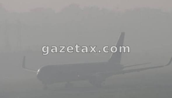 Moti i keq prek edhe fluturimet në aeroportin e Rinasit