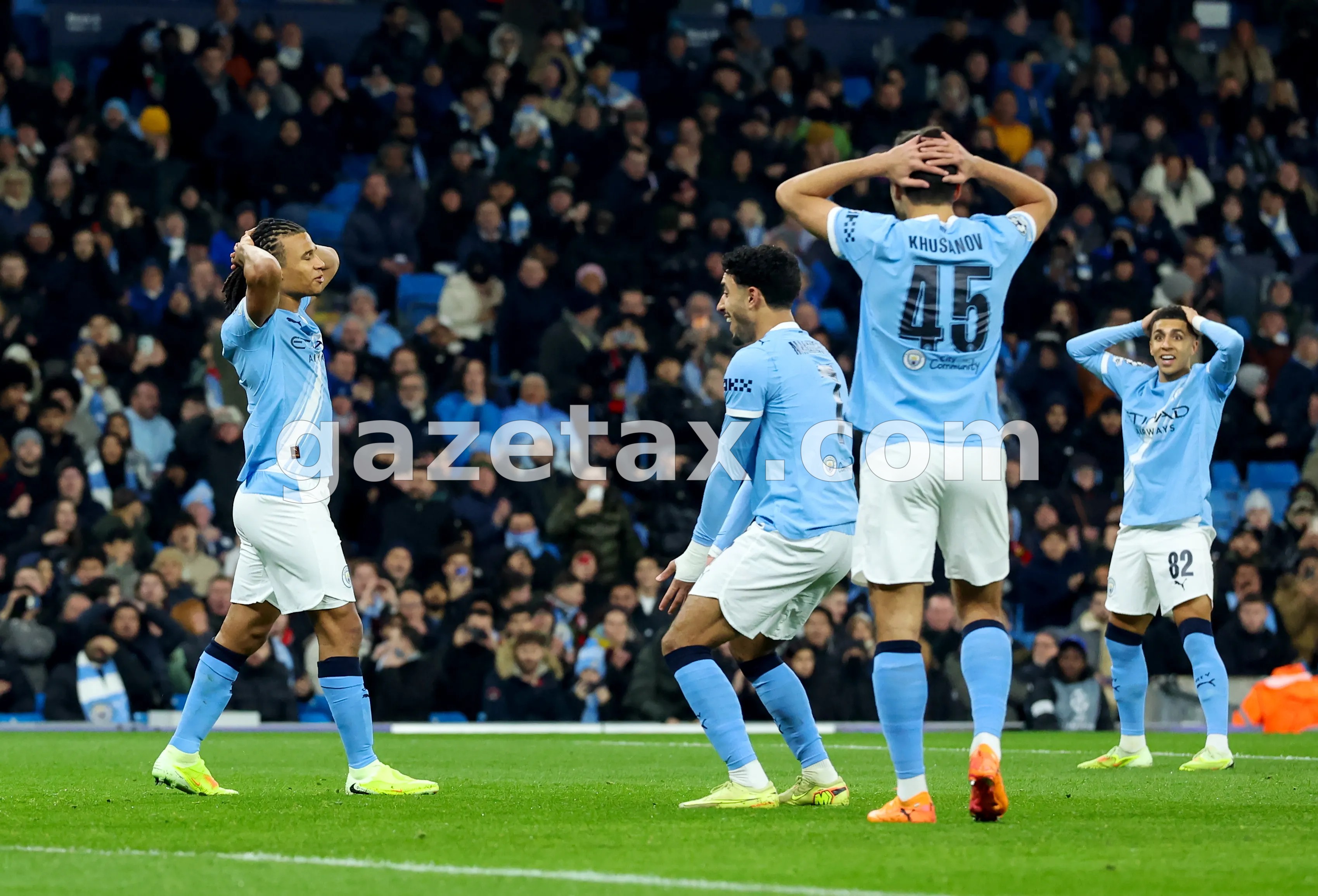 Brigtoni i bën nder Arsenalit, barazon me Manchester Cityt