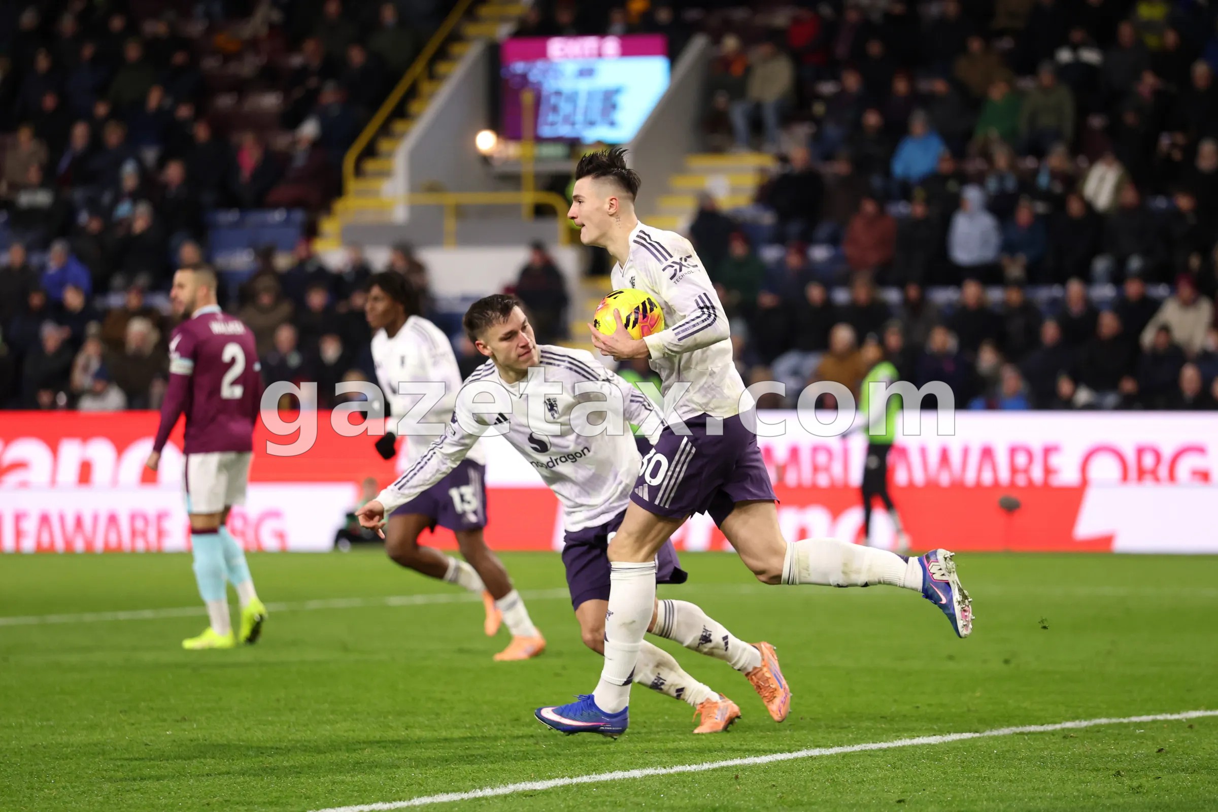Vazhdon kriza e rezultateve edhe për Manchester United, barazon me Burnley e Armando Brojes.