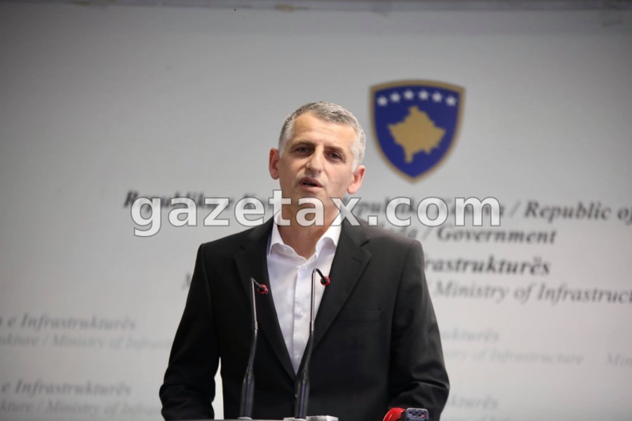 Reshjet paralizojnë disa rrugë të Kosovës, ministri Durmishi thotë se ekipet janë në terren