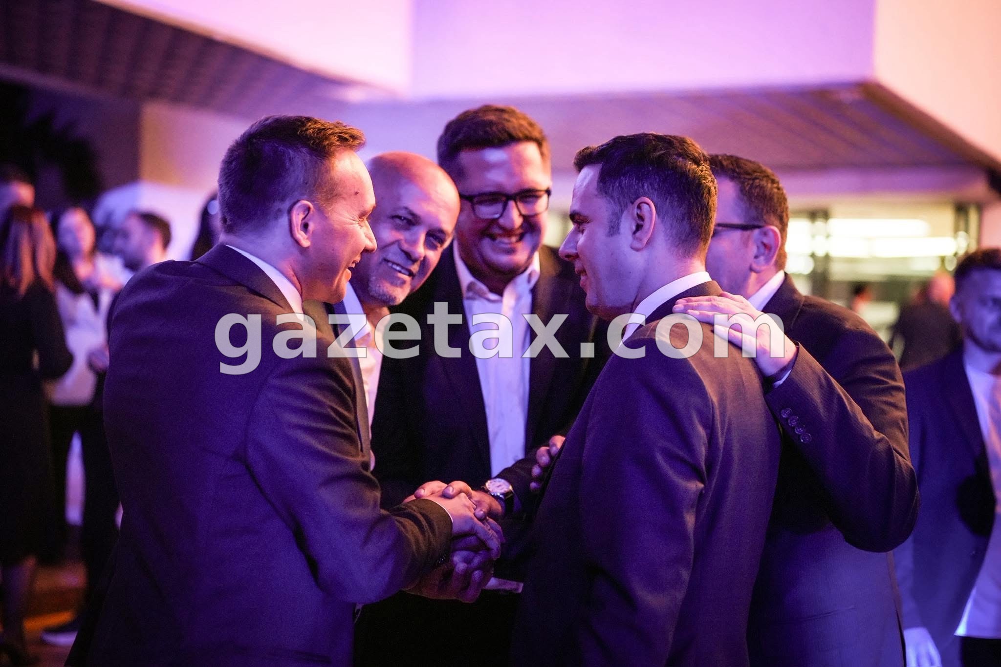 Abdixhiku përfshihet në debatin se LDK-ja bëri gabim që votoi Thaçin president: Ç’m’i ke trazuar mercenarët, o Besian?