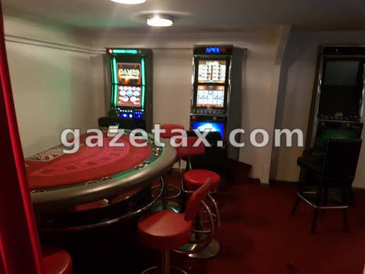 Ekskluzive | Poker ilegal në Skenderaj – Policia bastis lokalin “Erka”, arrestohet pronari