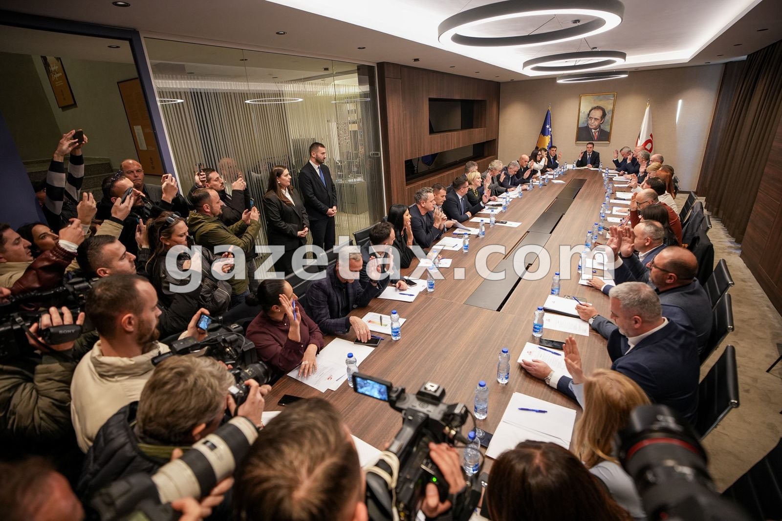 LDK mbledh Kryesinë, a do të diskutohet dorëheqja e Lumir Abdixhikut?