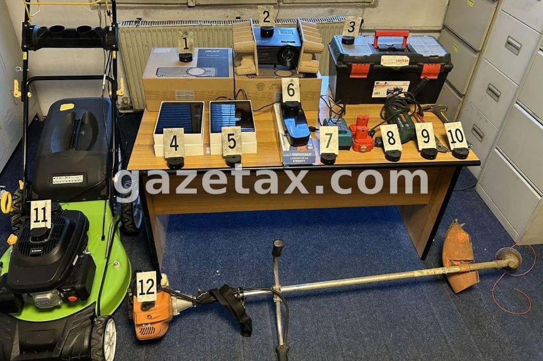 Vjedhen laptop, Ipad e mjete pune në institucione arsimore – Arrestohen dy të rinjë në Viti