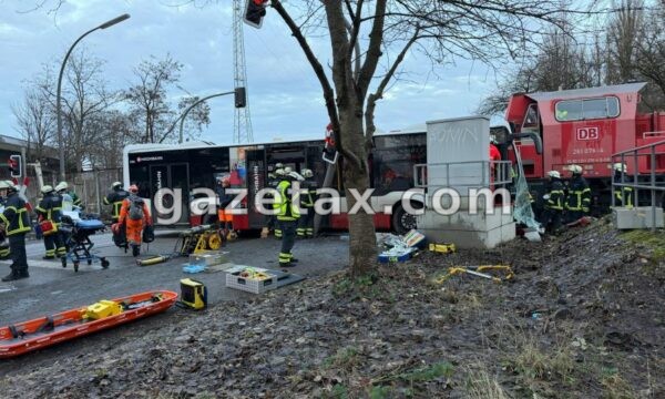 Treni përplaset me autobusin në Hamburg, një i vdekur dhe dhjetë të plagosur