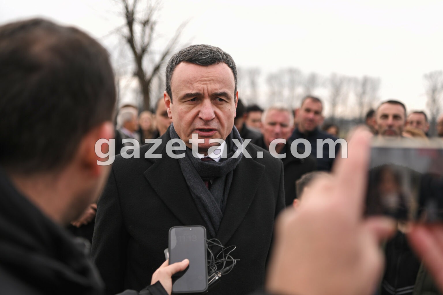 Kurti bën homazhe në 44-vjetorin e vrasjes së Jusuf e Bardhosh Gërvallës dhe Kadri Zekës