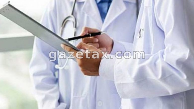 Profesionistët shëndetësorë të Kosovës drejt emigrimit: Pagat e ulëta dhe ngarkesa e madhe po i shtyjnë jashtë vendit