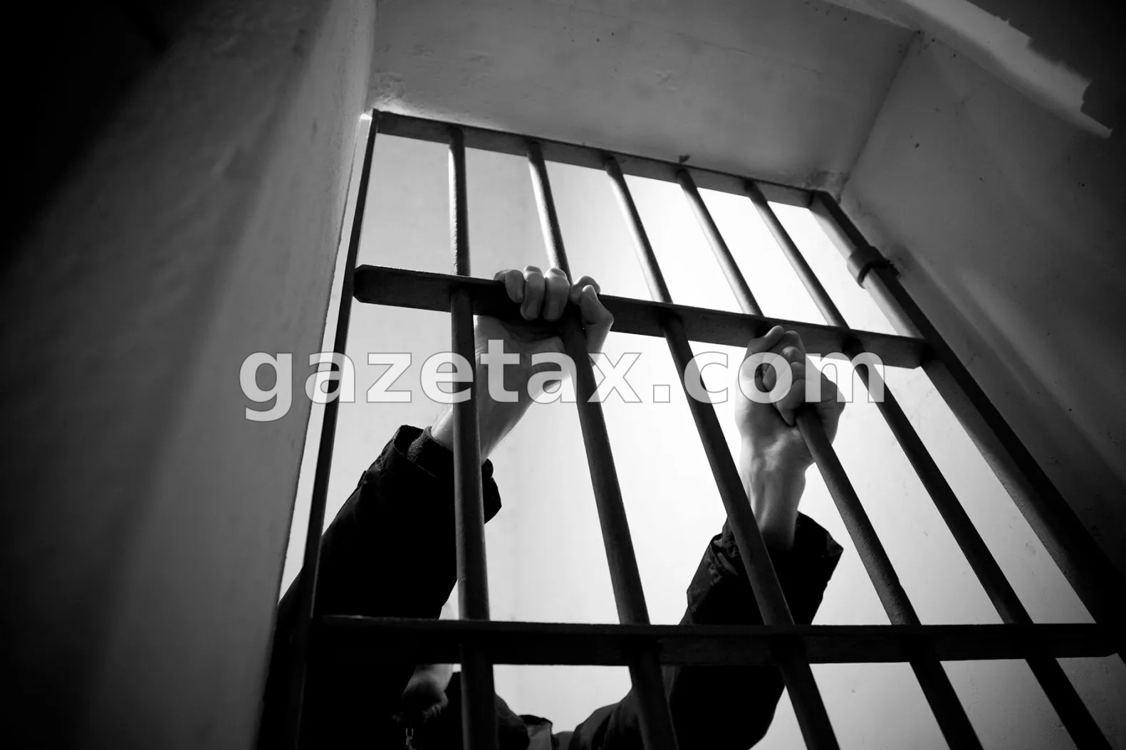 Gardiania kreu marrëdhënie intime me të dënuarin brenda në qeli, ky është i burgosuri shqiptar