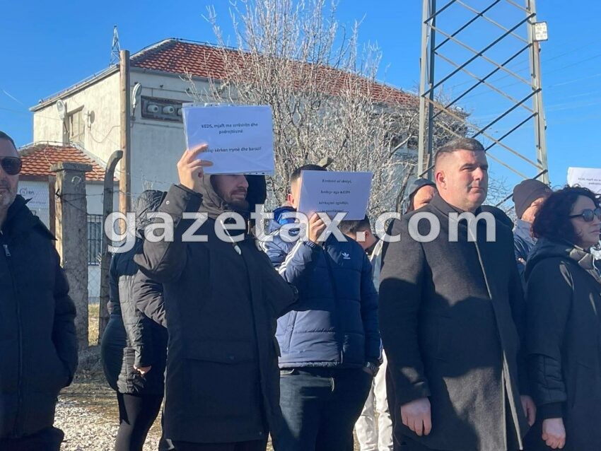 Rryma nuk është luks, banorët e fshatit Koliq protestojnë dhe kërkojnë intervenime nga KEDS-i