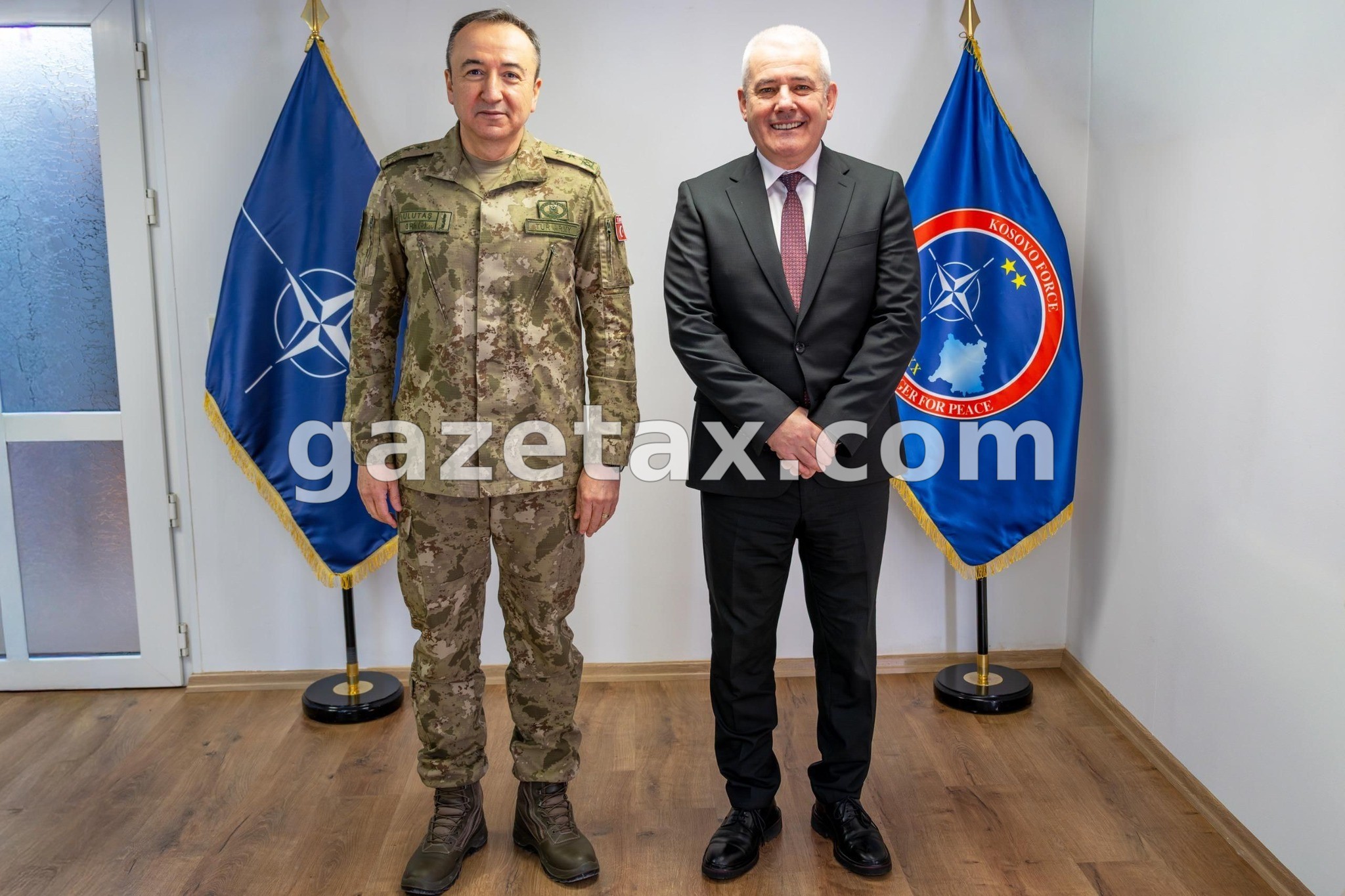 Komandanti i KFOR-it takohet me Sveçlën, diskutohet situata e sigurisë në Kosovë