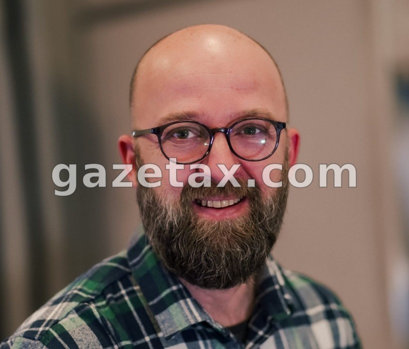 E tmerrshme: ‘Me 4 mijë € shëron autizmin’ – Arianit Sllamniku u jep fëmijëve ilaçe për kafshë