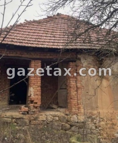 Policia gjen armë, municion dhe granata dore në një shtëpi të braktisur në Zveçan