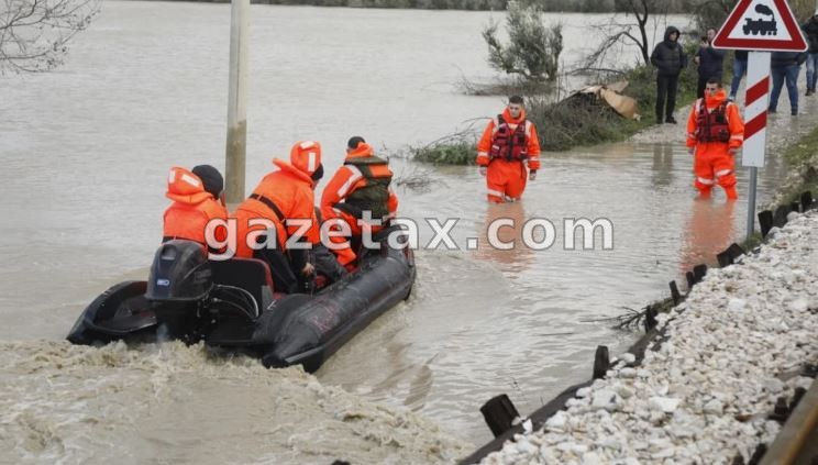 Situata në Shqipëri: 1 mijë e 587 banesa dhe 13 mijë e 211 hektarë tokë të përmbytura