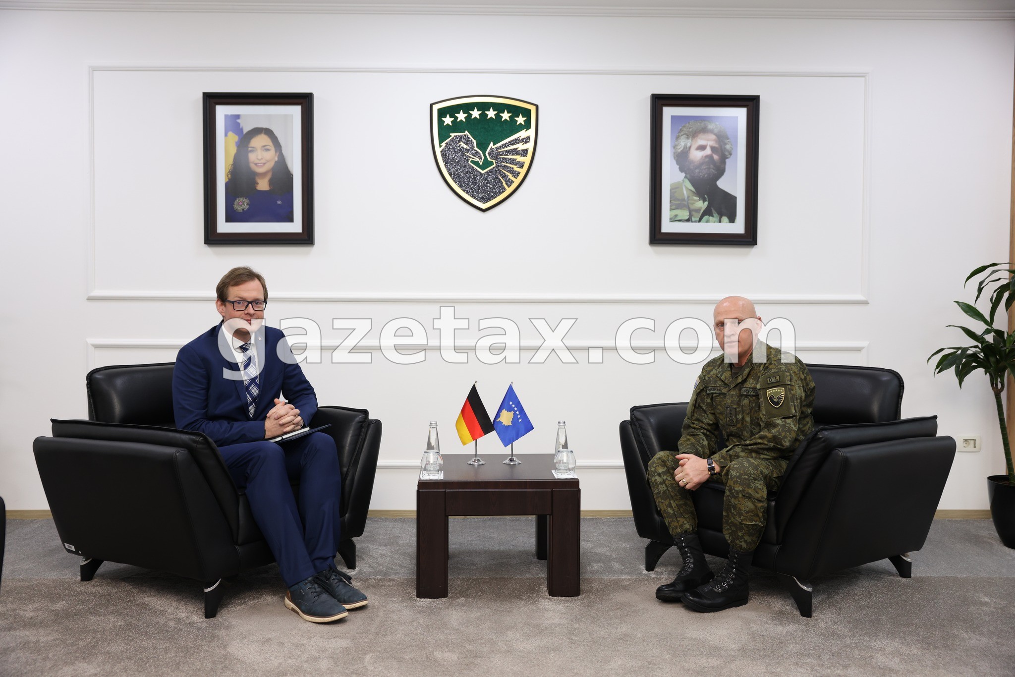 Jashari pret në takim Bottcher, diskutojnë për situatën aktuale të sigurisë dhe zhvillimin e FSK-së