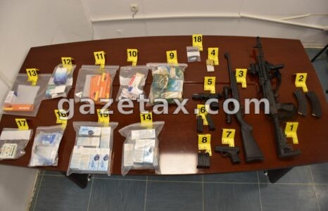 Kontrollohen pronat e Arianit Sllamnikut, i konfiskohen armë e medikamente