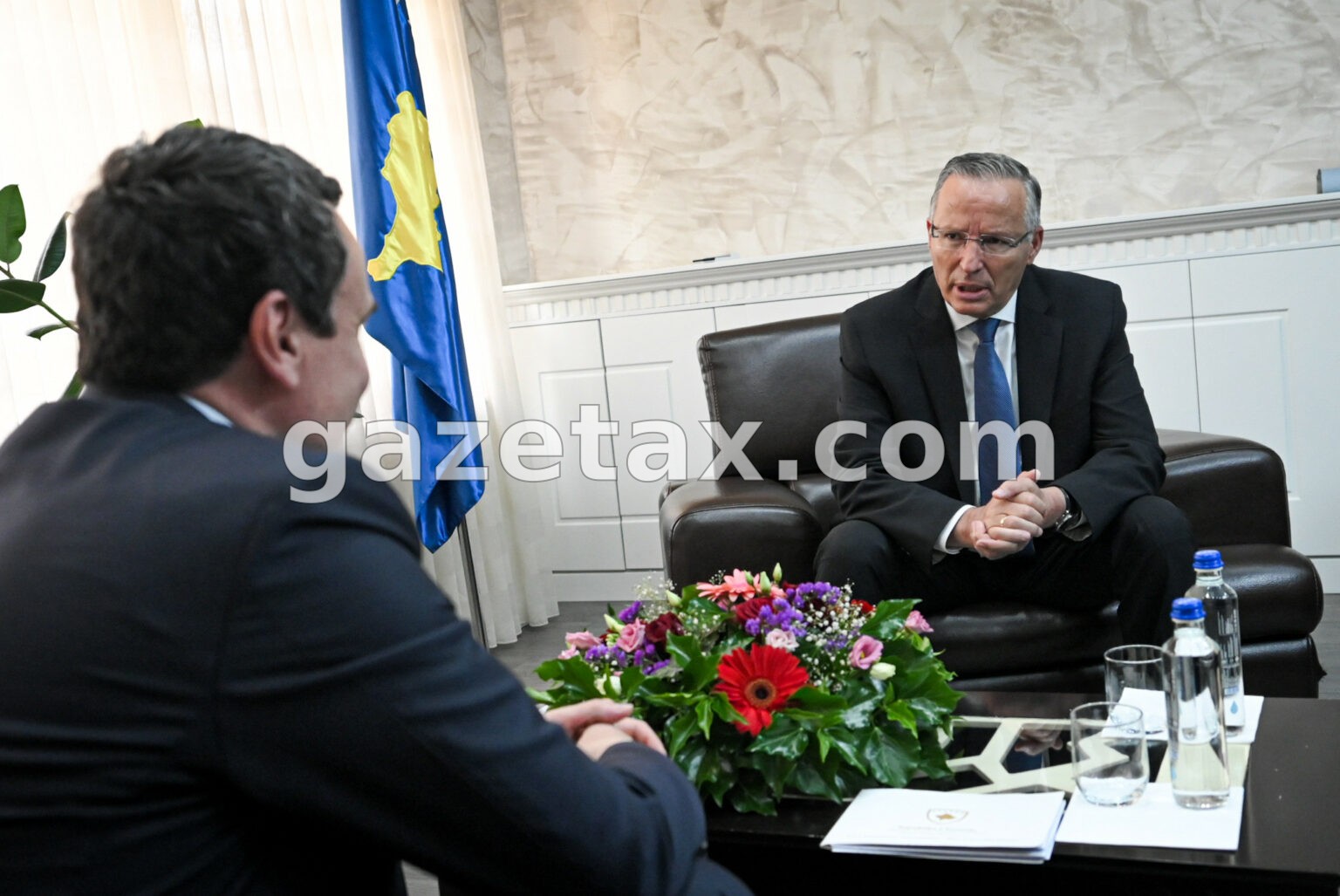 Hamza i përgjigjet Kurtit për Presidentin: Flasim, s’ka gjë të keqe, por përgjegjësia të takon ty