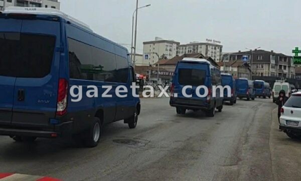 Aksioni në Prizren: Komisionerët e arrestuar dyshohen për falsifikim, kërcënim e ryshfet – 200 policë zhvilluan operacionin