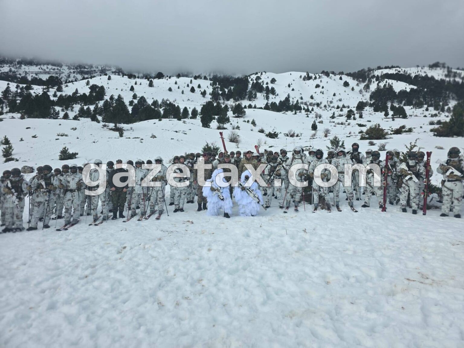 Forcat Speciale zhvillojnë stërvitjen dimërore “Shigjeta Ilire-26” në kushte ekstreme të motit