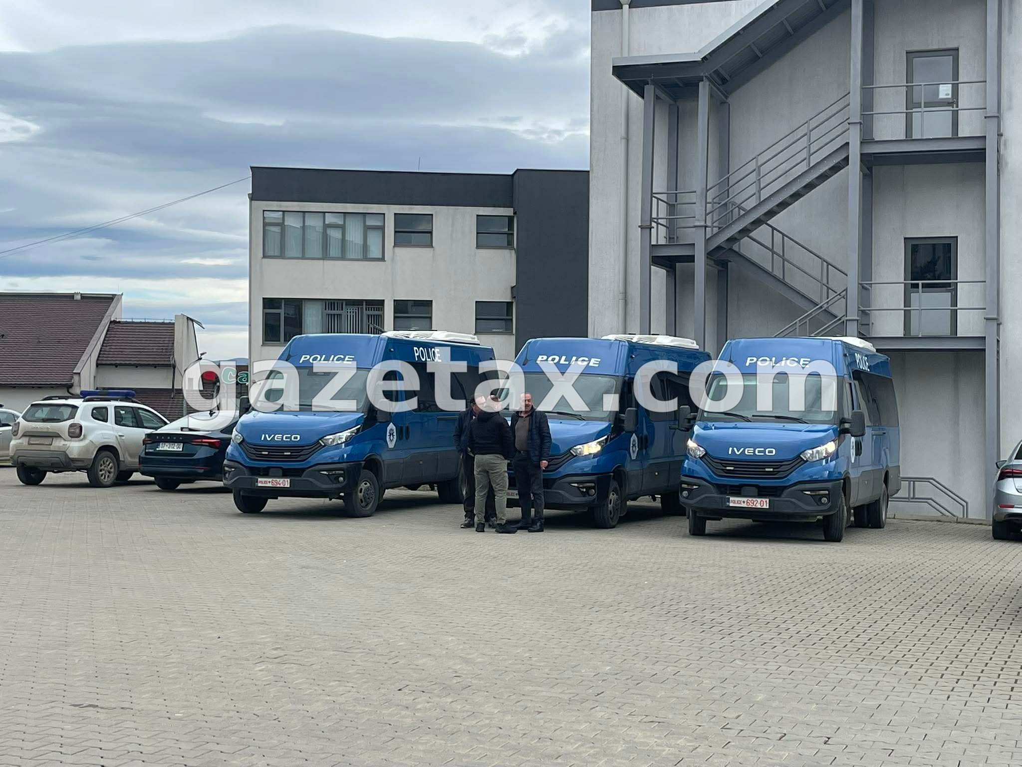 Prokuroria Themelore në Gjakovë ka njoftuar se ka ndaluar 15 kryekomisionerë në Malishevë për 48 orë, nën dyshimet për manipulim të rezultateve në zgjedhjet e 28 dhjetorit.