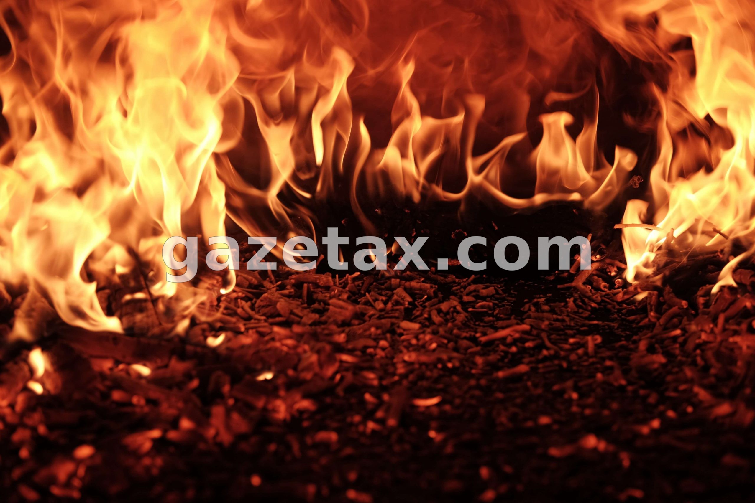 Një lokal përfshihet nga zjarri te “Rrugën B”, intervenojnë zjarrfikësit